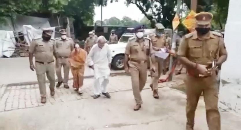 Elderly couple rescued by police.