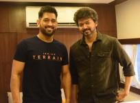 MS Dhoni with Vijay