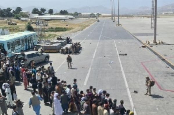 Report says US handed Taliban names of Americans to evacuate Report says US handed Taliban names of Americans to evacuate