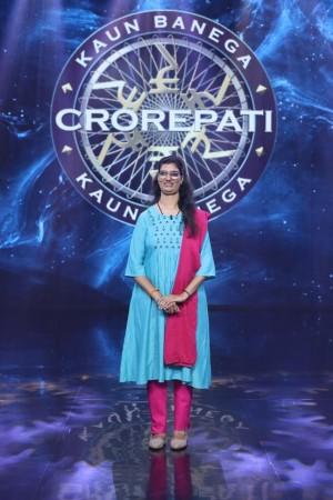 Visually impaired Himani Bundela is first crorepati of 'KBC13' Himani Bundela