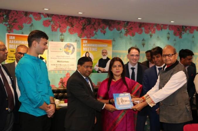 PM Modi's Jan Ashirwad reaches NYC; MoS MEA Meenakshi Lekhi meets diaspora PM Modi's Jan Ashirwad reaches NYC; MoS MEA Meenakshi Lekhi meets diaspora