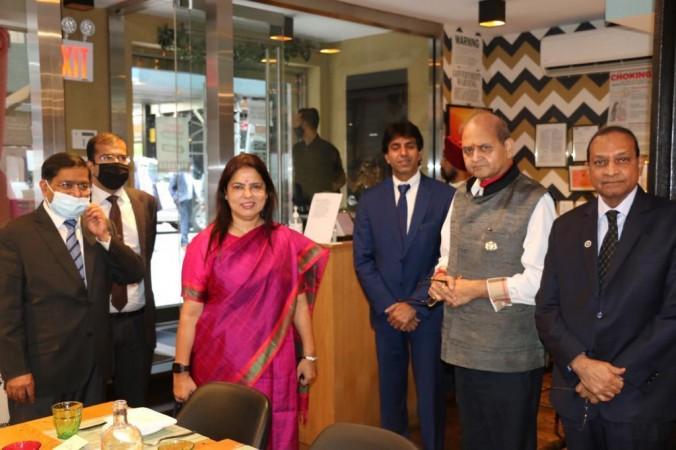 PM Modi's Jan Ashirwad reaches NYC; MoS MEA Meenakshi Lekhi meets diaspora PM Modi's Jan Ashirwad reaches NYC; MoS MEA Meenakshi Lekhi meets diaspora