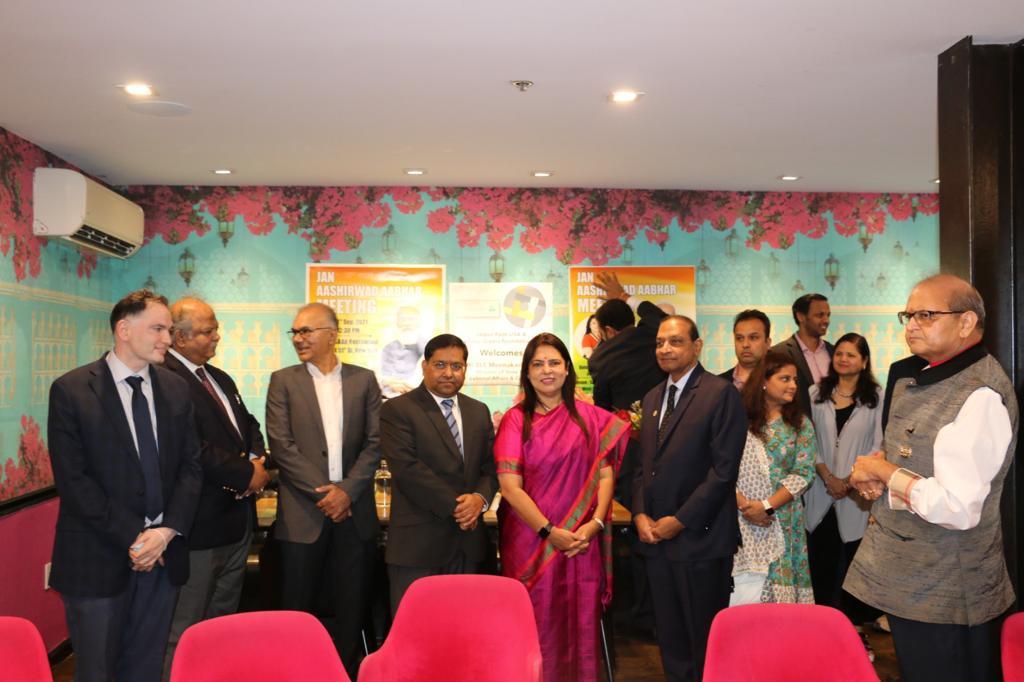 PM Modi's Jan Ashirwad reaches NYC; MoS MEA Meenakshi Lekhi meets diaspora