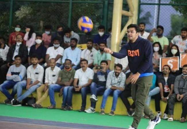 Union Minister Anurag Thakur, MP Tejasvi Surya play volleyball match