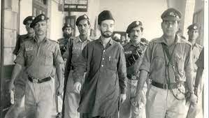 Fact check: Viral photo of young Geelani is of PAK leader Ataullah Mengal [truth here]