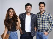 A picture of Jassie Gill, Jyoti Surbhi and the Director of Kya Meri Sonam Gupta Bewafa Hai.