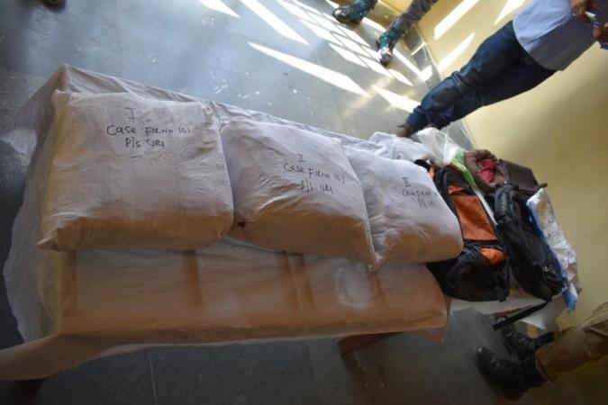 Drugs worth crores of rupees recovered in J&K Uri sector in Srinagar on Sunda Drugs worth crores of rupees recovered in J&K Uri sector in Srinagar on Sunda