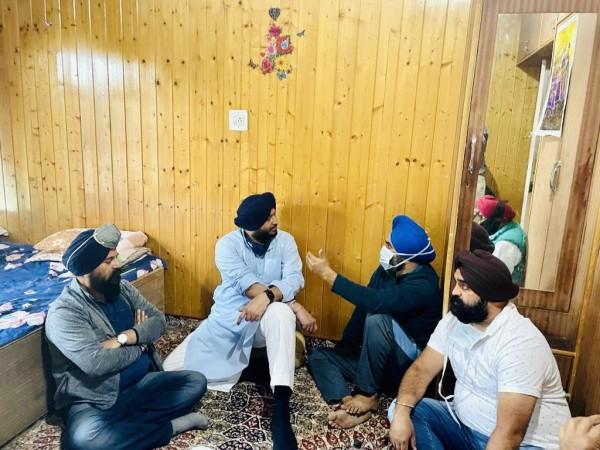 Cong MP from Punjab Ravneet Singh Bittu with family member of Supinder Kour