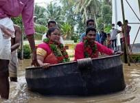 Kerala couple arrives on a cooking vessel for marriage.
