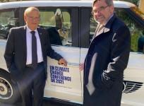 Israel Ambassador to Hungary (left) with British Ambassador Paul Fox who arrived in a London cab