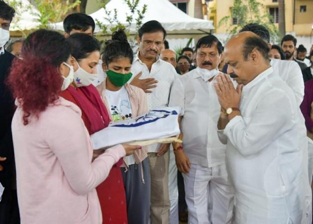 Puneeth Rajkumar laid to rest. Puneeth Rajkumar Rest in Peace