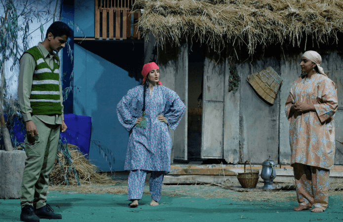 Urdu play of fisherman's family takes art lovers on emotional rollercoaster at SKICC [details]