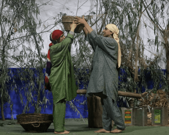 Urdu play of fisherman's family takes art lovers on emotional rollercoaster at SKICC [details]