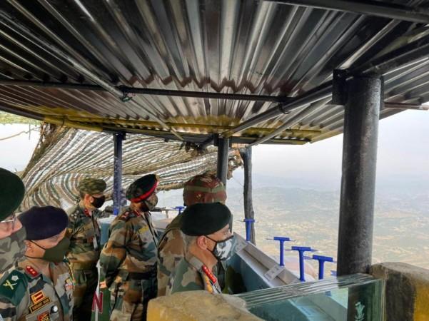 Army chief in a forward post on LoC