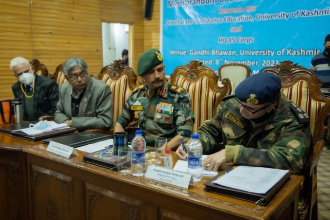 Army signs MoU with Kashmir University for academic courses to soldiers Army signs MoU with Kashmir University for academic courses to soldiers