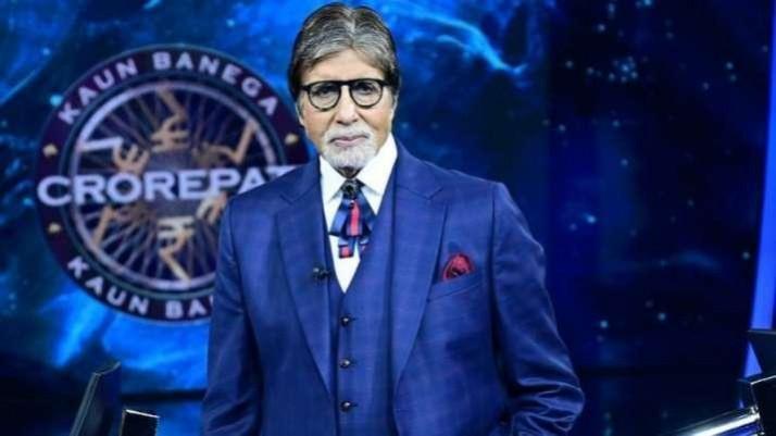 Big B's iconic tie-bow in KBC 13 KBC tie bow
