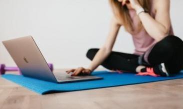 Some people still working from beds, closets, couches in pandemic