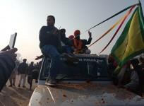 Farmers vacate Delhi borders, start leaving for home