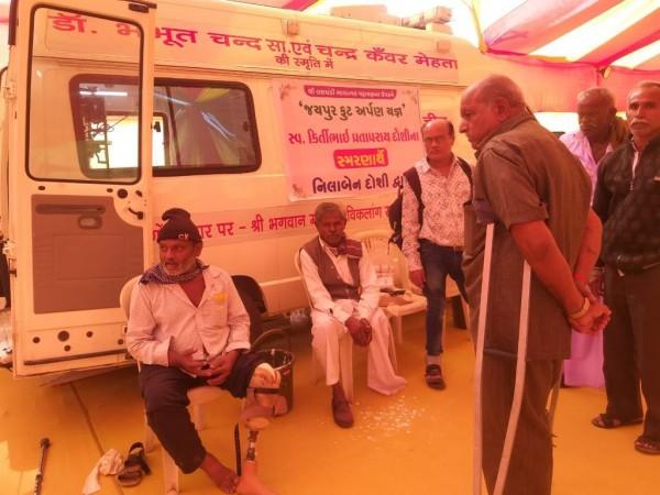 Jaipur Foot USA's mobile van reaches Mahuva in Guj; hopes to help differently-abled in J&K, Ladakh [details]
