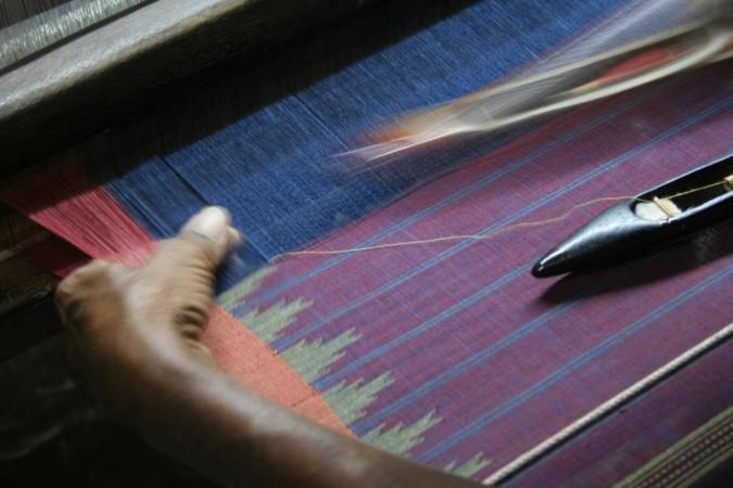 Three shuttle weaving, Ponduru