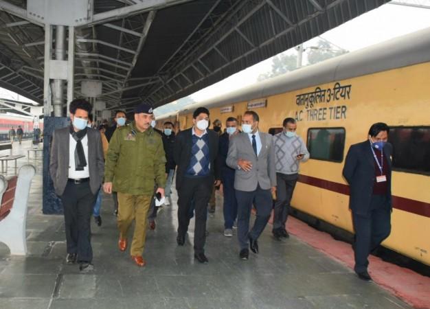 Divisional Commissioner Jammu Dr. Raghav Langer visits Jammu Railway Station after cancellation of trains due to farmers' agitation in Punjab Div Commissioner Jammu