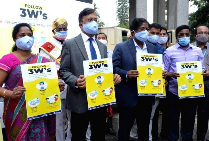 Civic, police dept chiefs hold meeting to curb Covid spread in Bengaluru