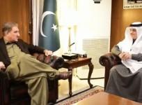 Many Saudis found Qureshi sitting with one leg crossed and the other pointing in the direction of Al-Malki offensive, the report said.