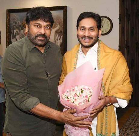 Actor Chiranjeevi with Andhra Pradesh Chief Minister YS Jagan Mohan Reddy during their meeting in Vijayawada on Thursday January 13,2022.(Photo:snapsIndia IANS) Actor Chiranjeevi with Andhra Pradesh Chief Minister YS Jagan Mohan Reddy during their meeting in Vijayawada on Thursday January 13,2022.(Photo:snapsIndia IANS)