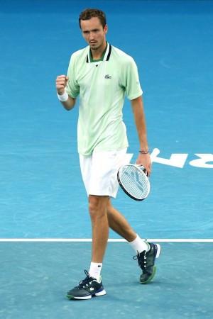 Medvedev beats Aliassime to set up semifinal clash against Tsitsipas. Medvedev beats Aliassime to set up semifinal clash against Tsitsipas.