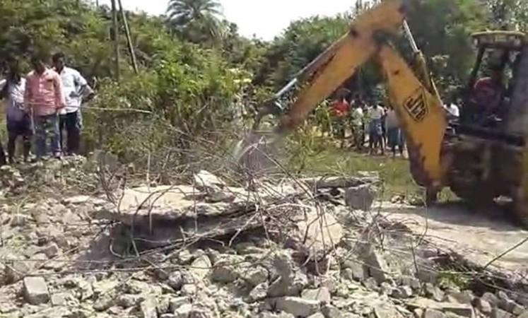 Two teens killed, one injured as roof of dilapidated building collapses in TN