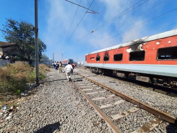 Maha: Fire erupts in Gandhidham-Puri Superfast Express, no casualties