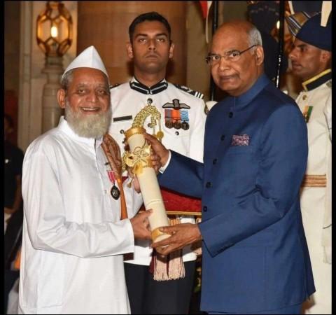 Ibrahim Sutar receiving Padma Shree award Ibrahim Sutar