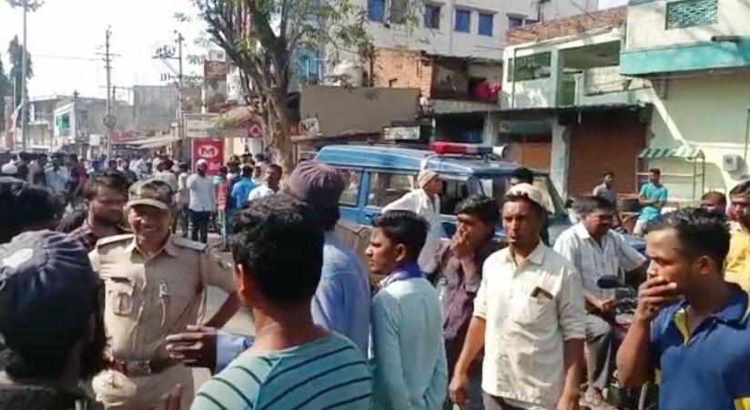 Hijab row turns violent in K'taka; stone pelting, lathi-charge incidents reported. Hijab row turns violent in K'taka; stone pelting, lathi-charge incidents reported.