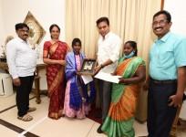Class 12 girl driving auto gets KTR's help