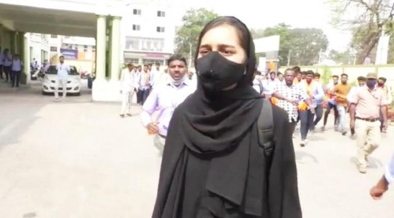 Hijab row: RSS Muslim wing supports K'taka girl, says 'purdah' part of