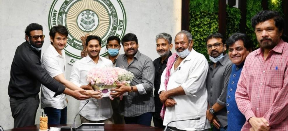 Jagan meets Tollywood bigwigs, assures action on ticket pricing (Ld)