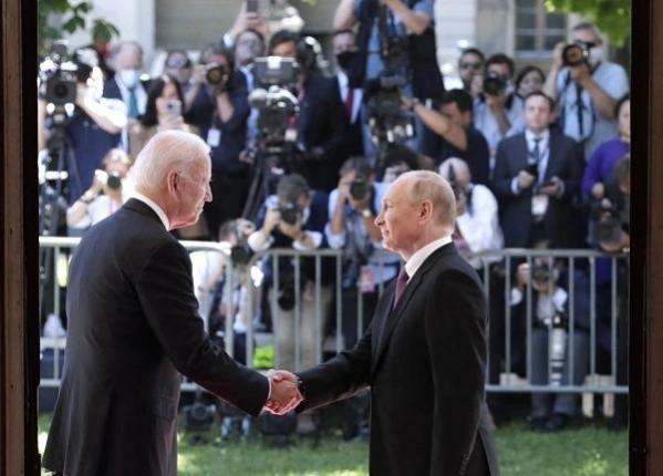US warns Russia of large-scale sanctions over Ukraine, Putin tells Biden it will be a 'grave mistake' US warns Russia of large-scale sanctions over Ukraine, Putin tells Biden it will be a 'grave mistake'