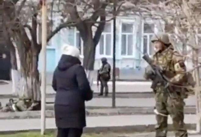 You came here uninvited; Ukraine woman confronts Russian soldier in Kherson [details]