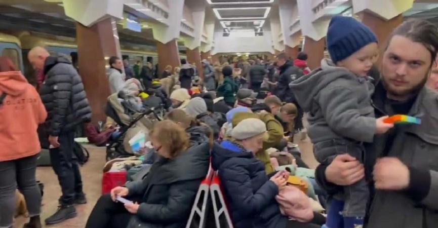 Thousands of Ukrainians leaving the country