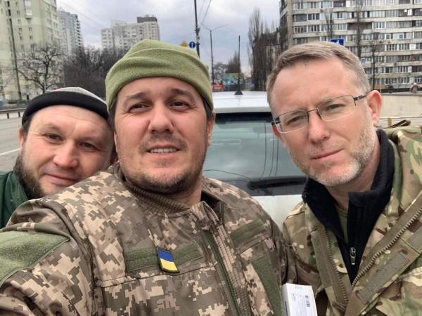 Ukraine's grand mufti dons combat attire; joins military's fight against Russian invasion [details]