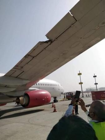 Impact of Spicejet aircraft hitting the pole Spicejet