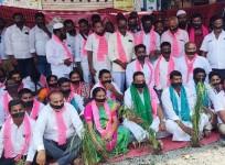 TRS intensifies protest over paddy procurement