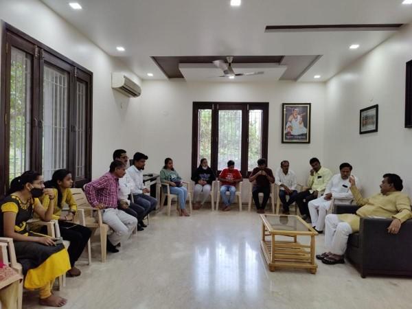 Free medical seats to over 20 Ukraine-returned MBBS students; Cong leader shows the way