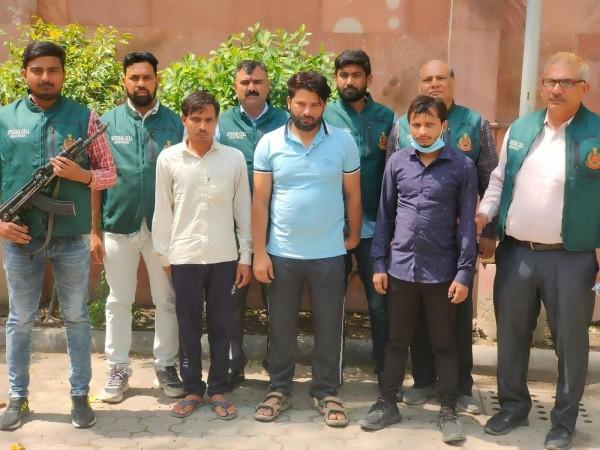 The Special Cell of Delhi Police has busted two narcotic cartels and recovered 15.5 Kg of heroin valued at Rs 60 crore in the international market, an official said on Monday.