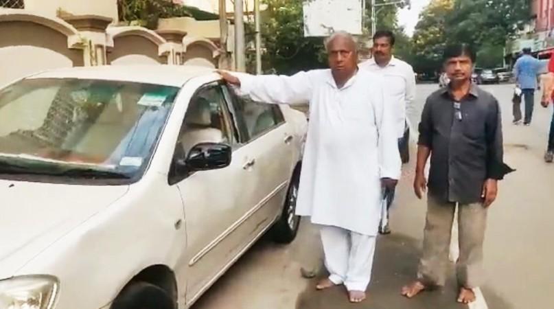 stones pelted on residence of senior Congress leader in Hyderabad stones pelted on residence of senior Congress leader in Hyderabad
