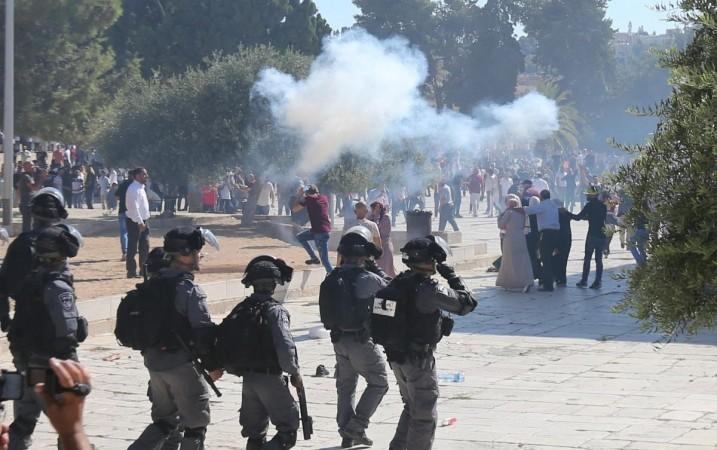 Over 300 Palestinians held as clashes erupt at Jerusalem's holy site: Israeli police Over 300 Palestinians held as clashes erupt at Jerusalem's holy site: Israeli police
