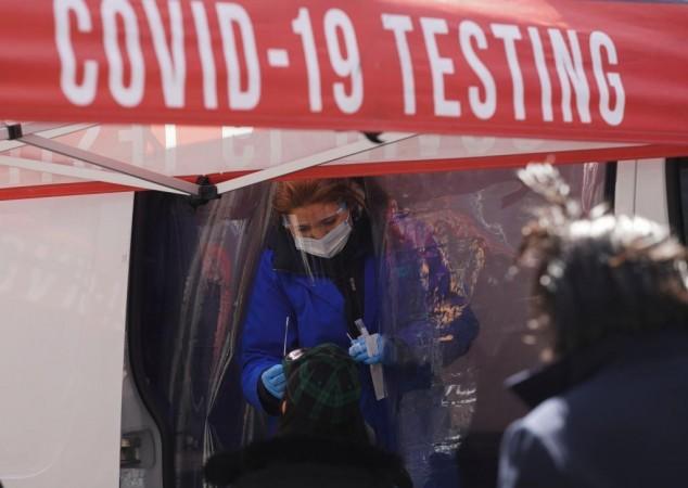 A medical worker collects a swab sample from a person at a COVID-19 testing site on Times Square in New York, the United States, March 29, 2022. A medical worker collects a swab sample from a person at a COVID-19 testing site on Times Square in New York, the United States, March 29, 2022.