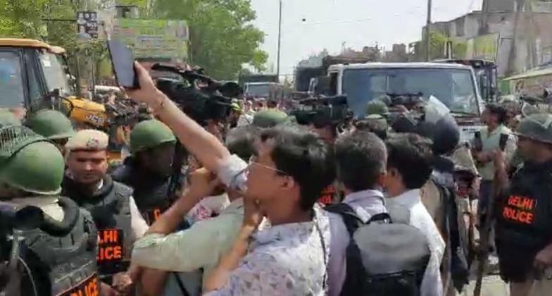 After witnessing violence, demolition drive underway in Delhi's Jahangirpuri Jahangirpuri demolition