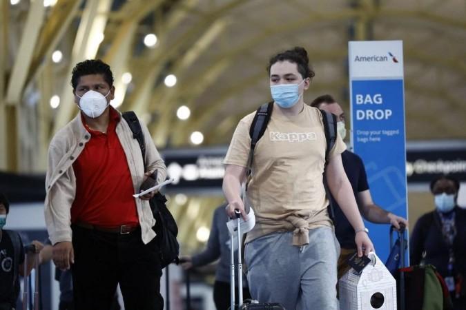 Travelers walk through terminals at Ronald Reagan Washington National Airport in Arlington, Virginia, the United States, April 14, 2022 Travelers walk through terminals at Ronald Reagan Washington National Airport in Arlington, Virginia, the United States, April 14, 2022