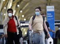 Travelers walk through terminals at Ronald Reagan Washington National Airport in Arlington, Virginia, the United States, April 14, 2022